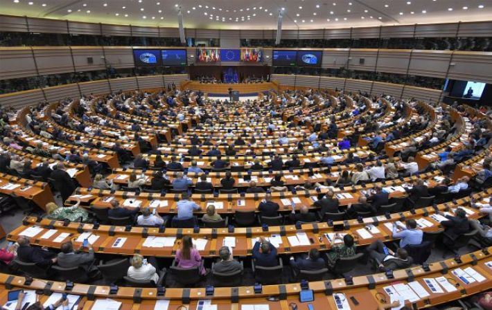 Ультраправые партии создали в Европарламенте группу 