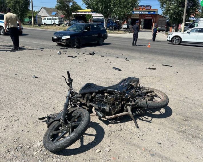 У Мелітополі 18-річного мотоцикліста збив легковий автомобіль