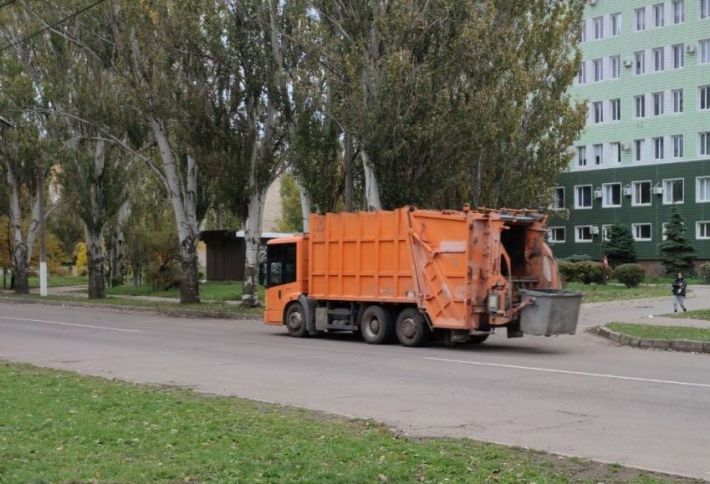 Там что все охр...ли? - жители Мелитополя шокированы новыми тарифами на вывоз мусора (фото)