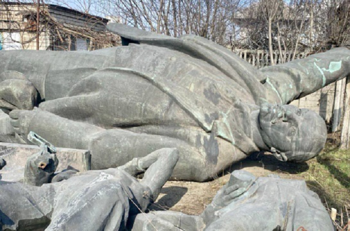 На демонтированную в Запорожье скульптуру Ленина не нашлось покупателя