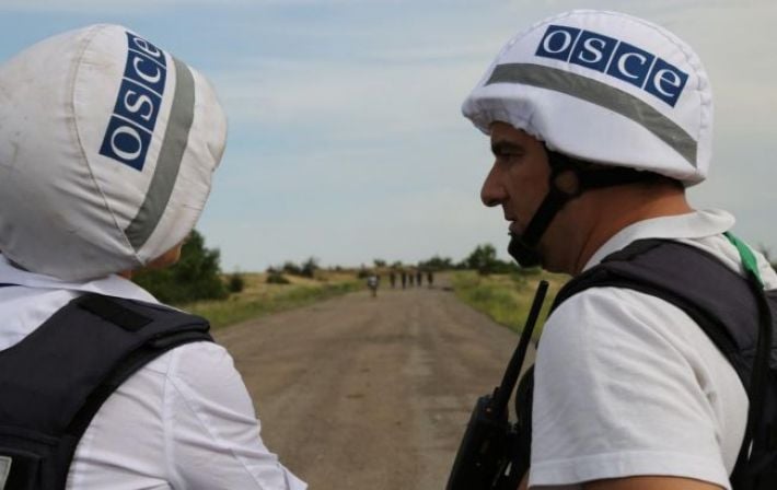 Британия требует освободить украинских сотрудников ОБСЕ, задержанных РФ