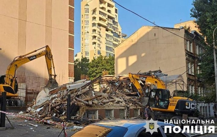В центре Киева неизвестные снесли дом