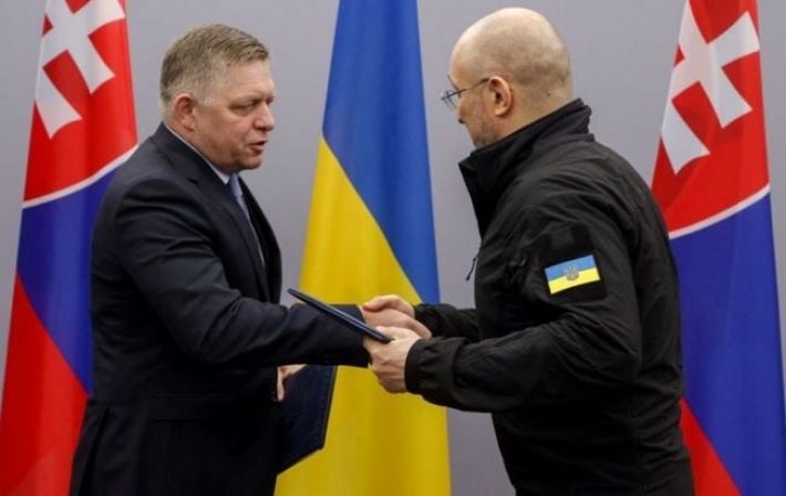 Фицо пожаловался Шмыгалю на остановку Украиной транзита российской нефти "Лукойл"
