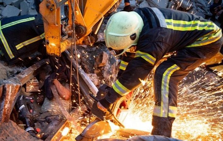 В порту Одессы случился обвал здания: под завалами оказались люди, есть жертва