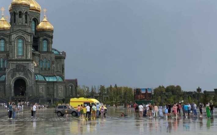 Бог не выдержал: молния ударила у россиян возле "храма вооруженных сил РФ"