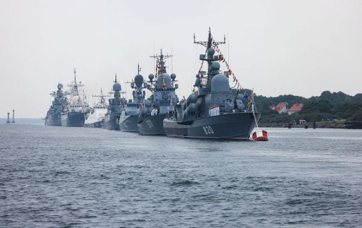 На параді ВМФ РФ приховали кораблі, що були знищені чи пошкоджені Україною, - ВВС