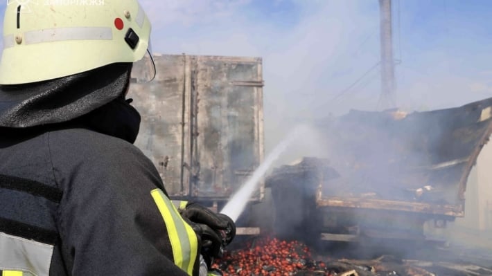 Появилась официальная информация о последствиях пожара на рынке Анголенко в Запорожье (фото, видео)
