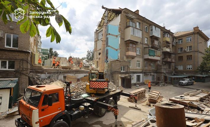 Реконструкция разрушенного российской ракетой дома в Запорожье обойдется в 130 млн. грн (фото)
