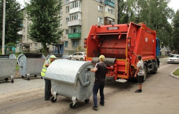 В Запорожье планируют поднять тарифы на вывоз мусора на 15-20%