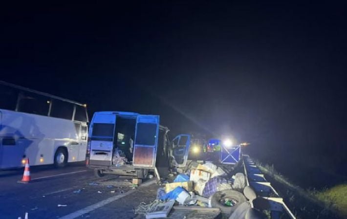 У Польщі мікроавтобус з українцями потрапив у ДТП: є жертва