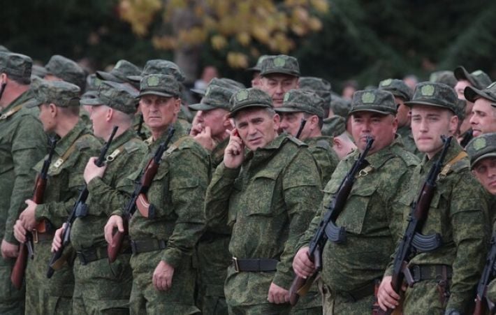Оккупанты под Мелитополем массово дают взятки, чтобы "списаться" из армии - в россии открывают уголовные дела