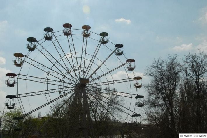 В Мелитополе горожане шокированы техническим состоянием аттракционов в парке: люди застряли на "Колесе обозрения" (фото)