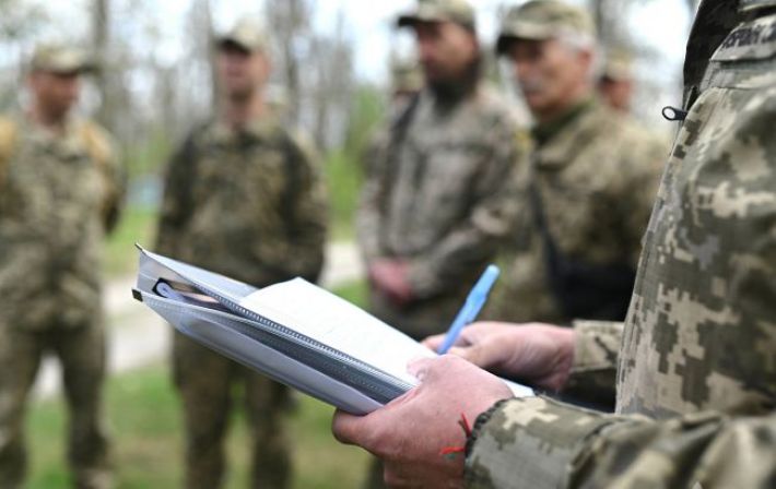 На блокпосте в Ковеле работники ТЦК забрали нескольких парней: возмущенные люди устроили митинг