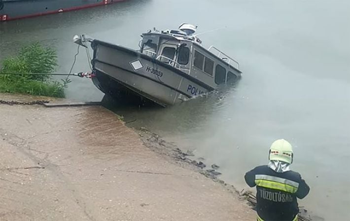 На Тисе катер на скорости влетел в трос и перевернулся: были ли там "уклонисты"