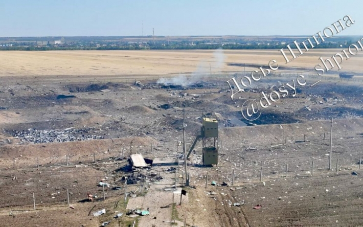 Полностью уничтожен: появилось фото склада боеприпасов на аэродроме Морозовск в РФ
