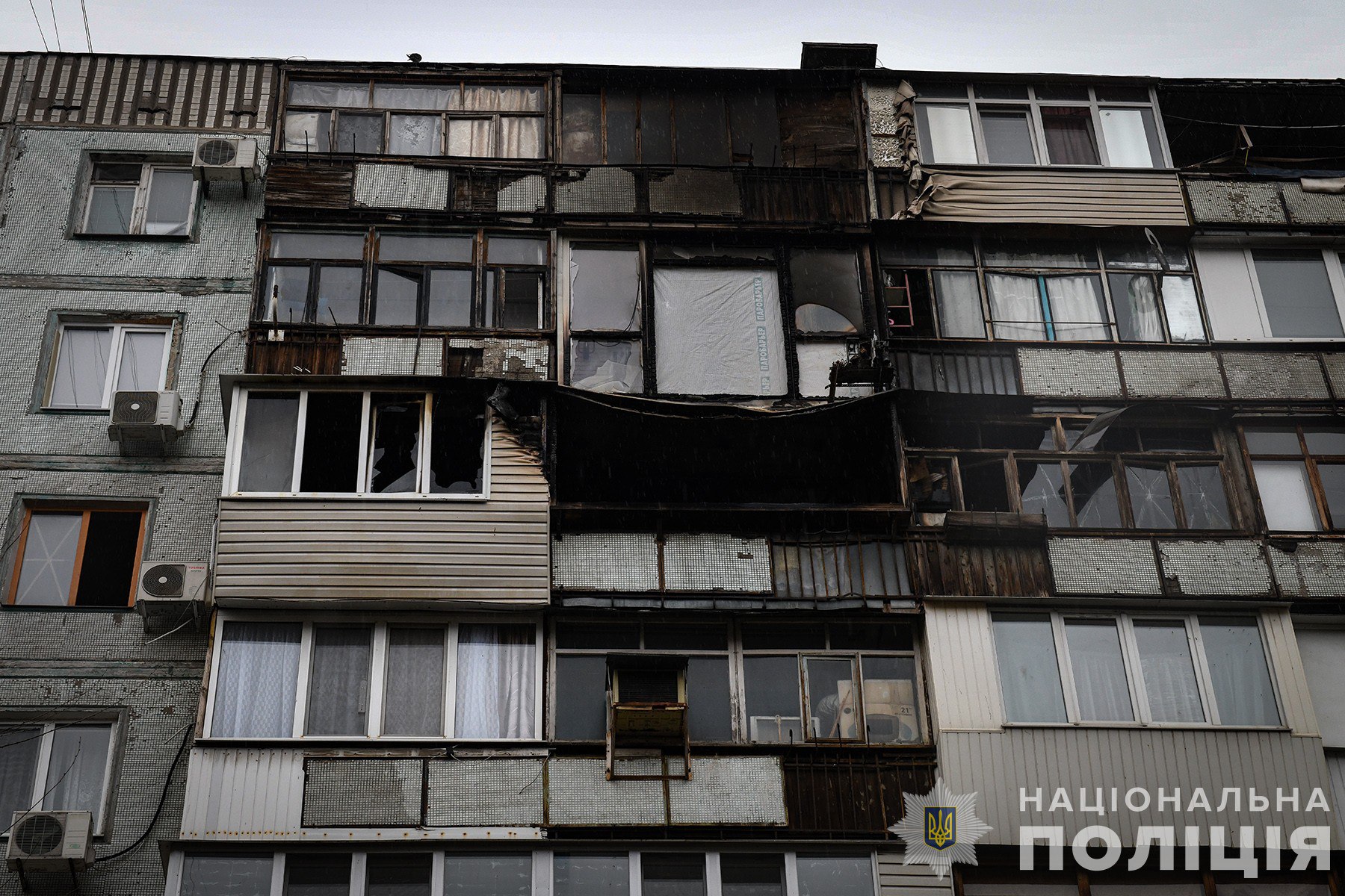 Полицейские из Мелитополя спасли жителей многоэтажки в Запорожье 1
