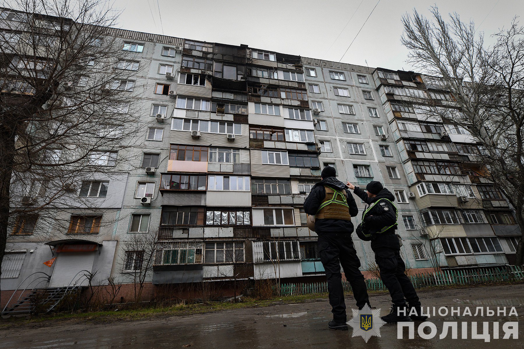 Поліцейські з Мелітополя врятували мешканців багатоповерхівки в Запоріжжі 2