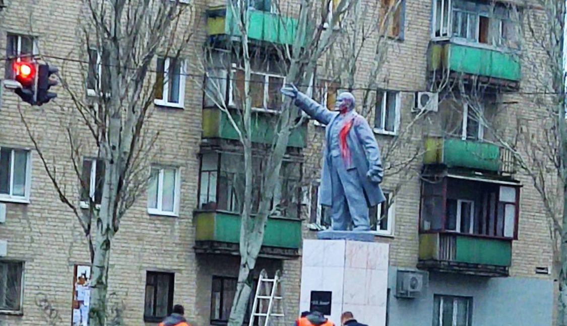 Снова появилась ул. Ленина, на которую вернули памятник вождю.