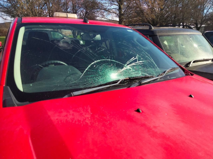 Несколько дней назад стало известно, что в Великобритании неизвестные вандалы сильно повредили четыре авто, которые Александр приобрел для нужд ВСУ. Теперь машины нуждаются в ремонте.