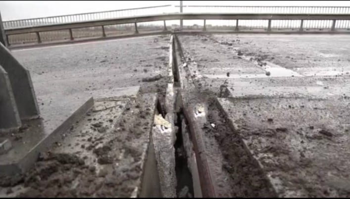 Схема робоча: окупанти анонсували відмивання грошей на багатостраждальному мосту під Мелітополем  2