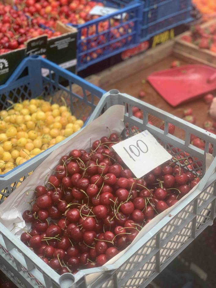 Сколько стоит мелитопольская черешня в россии и в Мелитополе, в сравнении с ценами на ягоду в Киеве (фото)