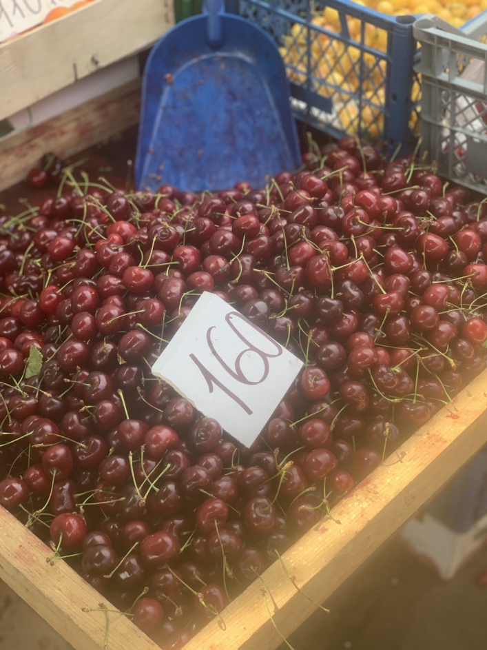 Сколько стоит мелитопольская черешня в россии и в Мелитополе, в сравнении с ценами на ягоду в Киеве (фото)