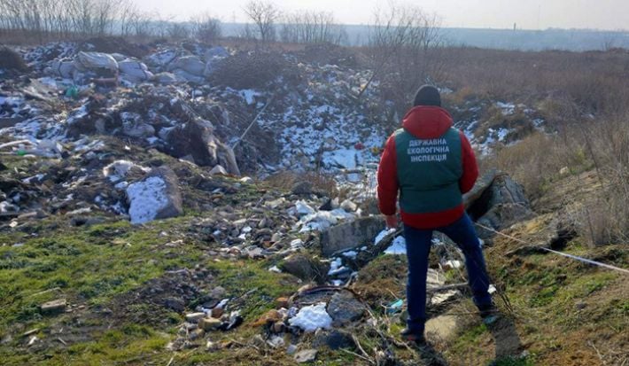 Сельсовету в Запорожской области дали месяц на ликвидацию гигантской свалки (фото)