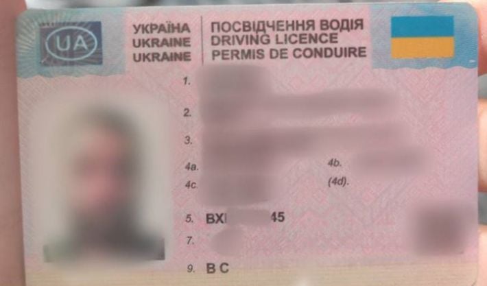 Запорожские полицейские обнаружили водителя с фальшивыми правами (фото)