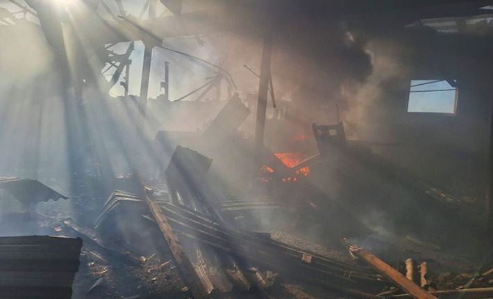Вражеские обстрелы вызвали масштабные пожары в Запорожской области (фото)