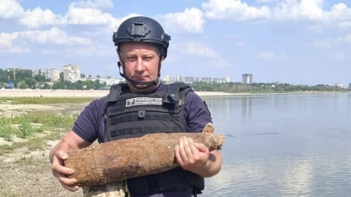 Водолазы ГСЧС уничтожили 5 снарядов на Днепре вблизи Запорожья