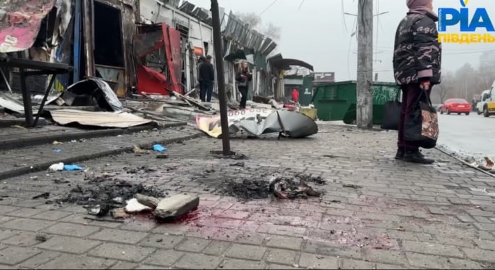 Очевидцы о ударе по Запорожью: «Выносили тела и куски людей…» (видео)