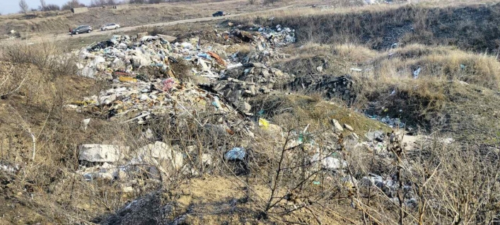 Сельсовету в Запорожской области дали месяц на ликвидацию гигантской свалки (фото)