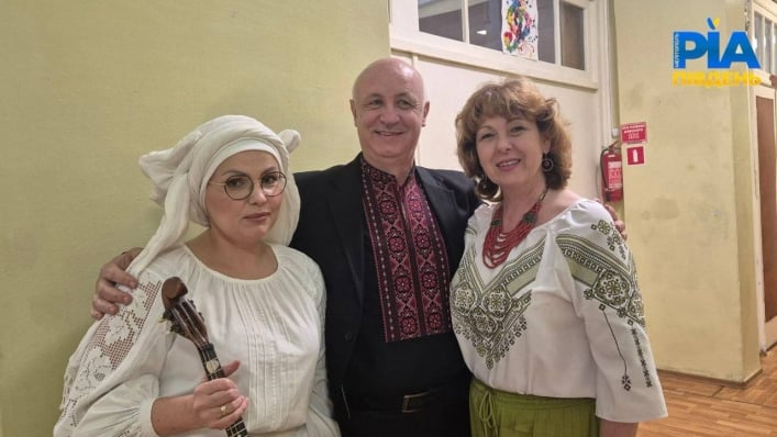 На фото музиканти та глядачі концерту у вишиванках. Фото РІА Південь