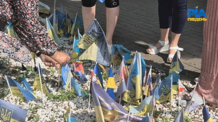 «Переселенцы приехали сдать Запорожье россиянам": на минуте молчания в Запорожье начался конфликт среди активистов (видео)