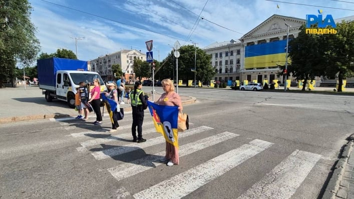 «Переселенцы приехали сдать Запорожье россиянам": на минуте молчания в Запорожье начался конфликт среди активистов (видео)
