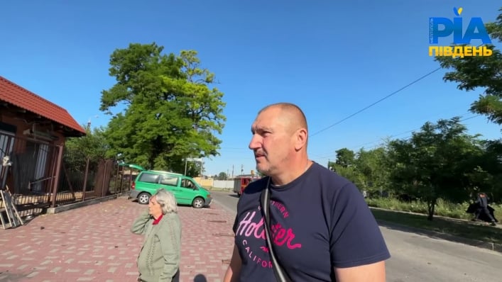 Разрушенный автомагазин, разбитые частные дома – так выглядит один из районов Запорожья после российской атаки (фоторепортаж)