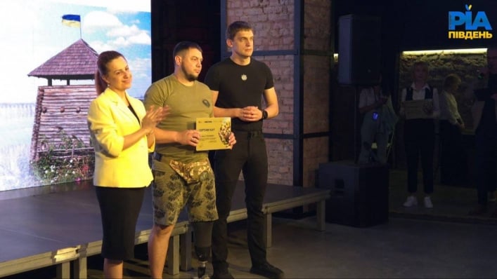 Сертифікат на житло вручили ветерану Роману Терновому