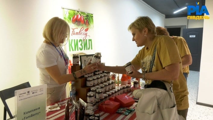 Власниця ветеранського бізнесу компанії Famberry Наталія Ольшанська на ярмарку вакансій у Запоріжжі