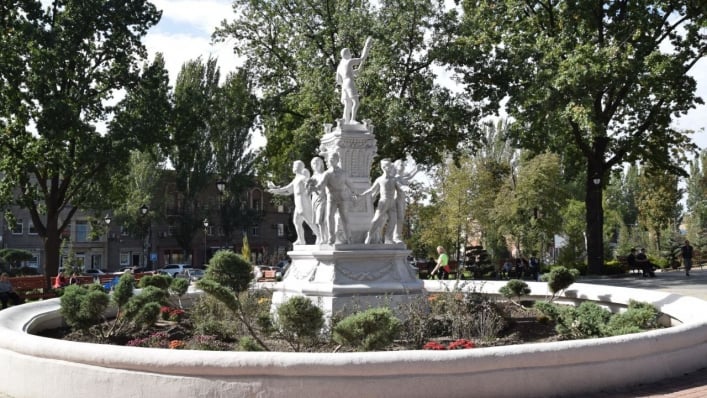 Сквер Олександрівський Запоріжжя