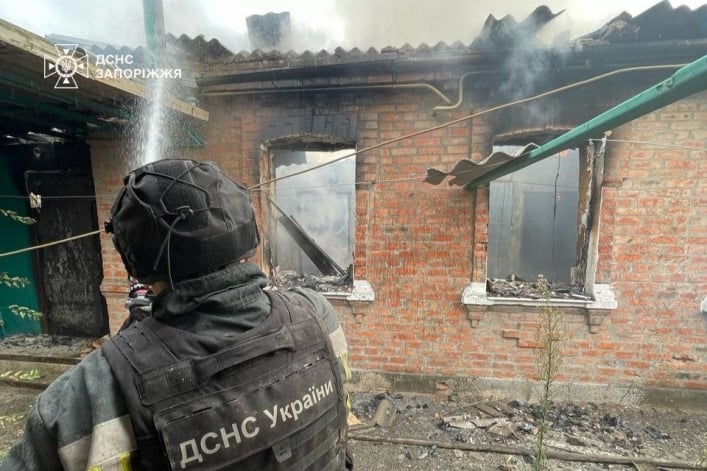 Вражеские обстрелы вызвали 12 пожаров в Запорожской области (фото)