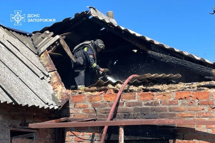 Вражеские обстрелы вызвали 12 пожаров в Запорожской области (фото)