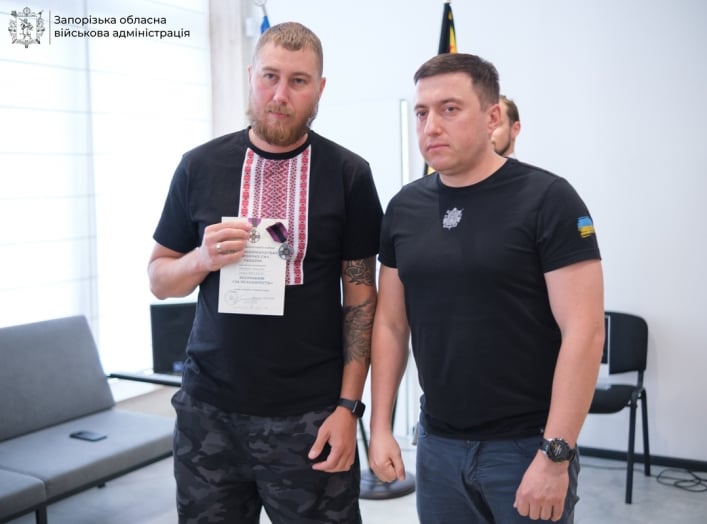 В Запорожье наградили восьмерых героев, вернувшихся из российского плена (фото)