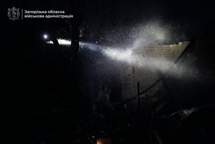 Запорожье под огнем: оккупанты разбили многоэтажки и частные дома (фото)