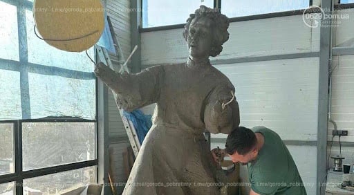 Доля “Боривітра” - трагічна. Росіяни не змогли знищити мозаїку у 70-ті - так вони її знищили в 2022 році. 88