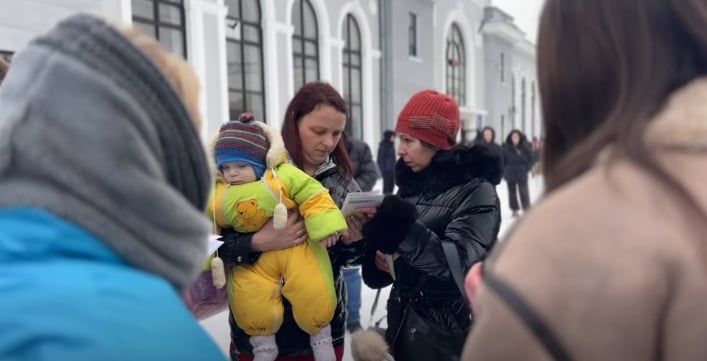 В Мукачево прибыли первые эвакуированные семьи из Запорожской области (фото)