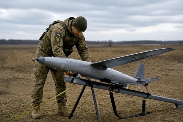 Ударный БПЛА Hornet перед запуском