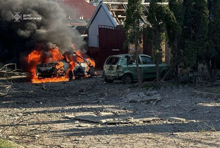 Спасатели показали, как ликвидировали последствия ракетных ударов по Запорожью (фото, видео)