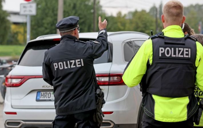 В Германии перевернулся автобус со школьниками, пострадали около 30 человек