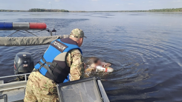 Запорожские полицейские спасли мужчину, который едва не утонул в Днепре