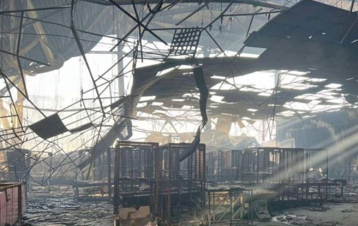 Сгорели сотни посылок. Как выглядит депо "Новой почты" в Одессе после удара РФ